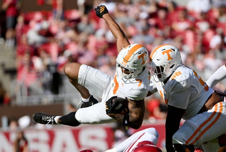 No. 15 Tennessee rallies to beat Arkansas 24-17 in Fayetteville